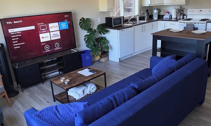 Langford Casa | Park View Suite - FULL kitchen -private entrance - self checkin-parking on site