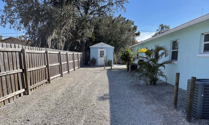 Tarpon Springs Alquiler De RV | Park Your RV and Play at America's Top Beaches