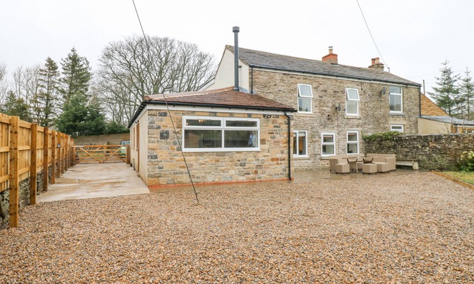Alston Cabaña | PARKERS HOUSE, pet friendly, character holiday cottage in Alston