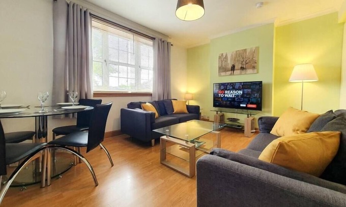 Rosyth Apartamento | Parkgate Apartment - Near M90 Amazon Edinburgh