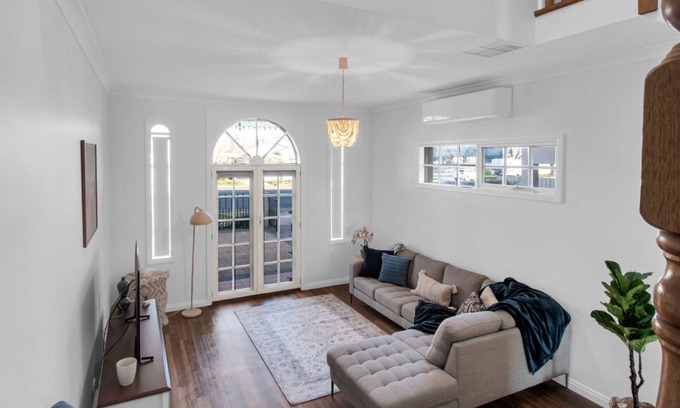 Wagga Wagga Casa | Parkham - CBD, Elegant Townhouse