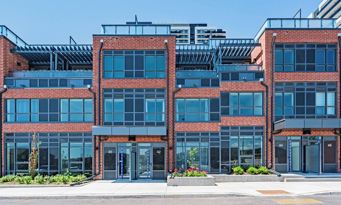 Durham Region Casa | Parking! 4BR Town, Costco, Durham College, Oshawa