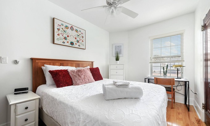 Bloomfield Apartamento | ♥Parking~5★Location♛Queen Bed♥West Penn♥10min DT★Elevator- Cental Location