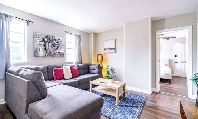 Victorian Village Apartamento | Prime Location - Over 4,500 Reviews - Parking Free