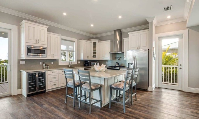 Key West Casa | Parking, Pool & Dock - Evershore House