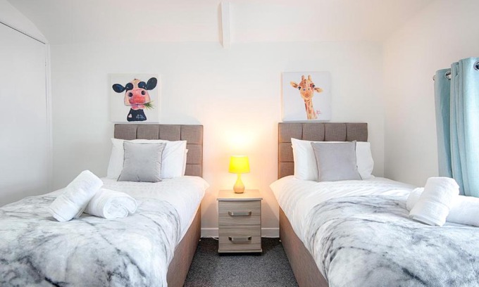 St. Thomas Casa | Parking, Smart Tv's in all Rooms, Central Location