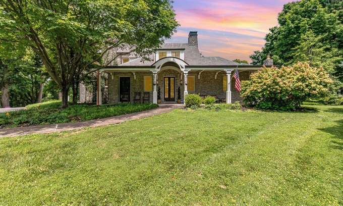 Cherokee Seneca Casa | Parklike Historic Estate en el corazón de Louisville con piscina y jardines