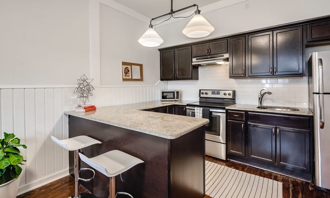 Roxborough-Manayunk Apartamento | Parkside Charm – Cozy 1BR Corner Property