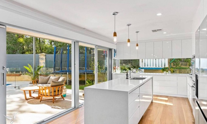 Mosman Park Casa | Parkside Family Home with Pool
