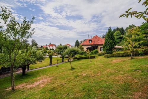 Ljubljana Apartamento | Parkside Haven with 4 Bedrooms & free parking
