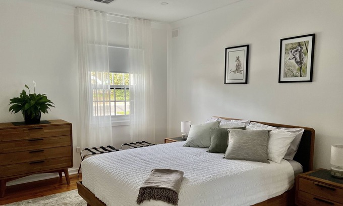 Henley Beach Casa | Parkside Home away from Home @ Henley Beach