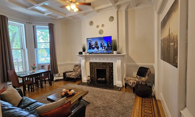Albany Apartamento | Parkside Queen Stunning 1 Bedroom in 1800's Brownstone!