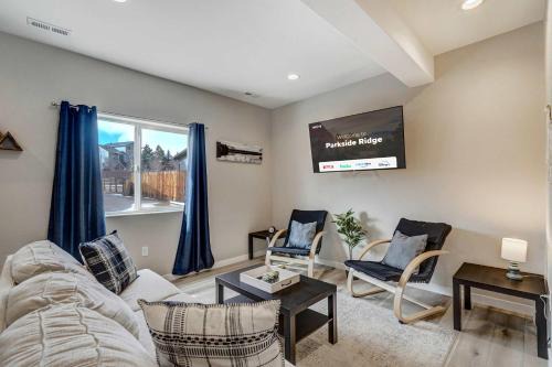 Monument Casa | Parkside Ridge Cozy Escape w Hot Tub & Views