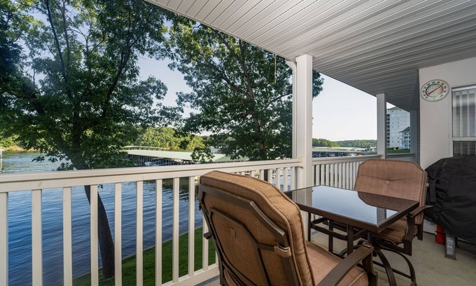 Osage Beach Condominio | Parkview Bay 212 - Lakeside Condo w/State Park View