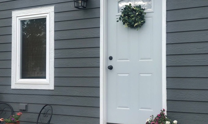 Viborg Cabaña | Parkview Cottage ~ Charming Tiny Home ~ Queen Bed!