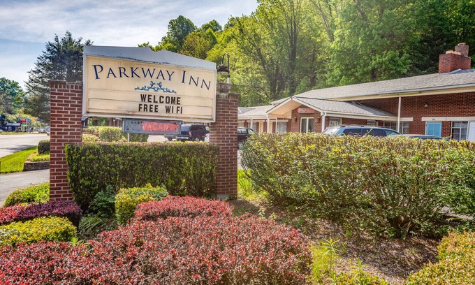 Waynesville Hotel | Parkway Inn