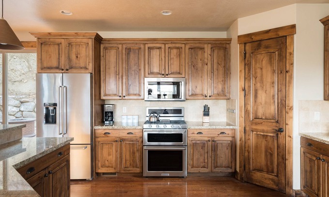 Summit Park Cabina | Majestuosa y serena Mountain View Home w / Spa & Prvt Deck ❤ por AvantStay