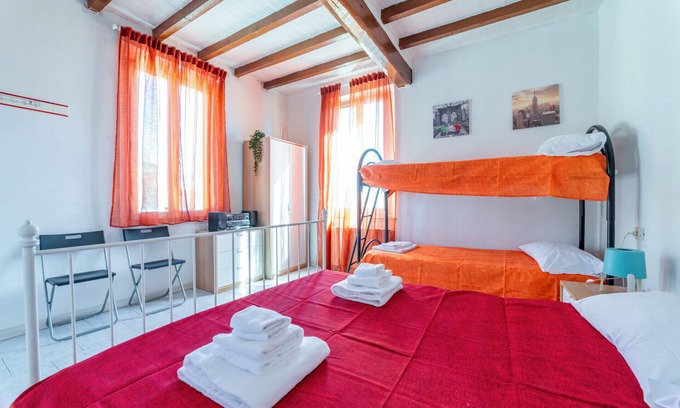 Parma Apartamento | Parma Centro Torri Huge Apartment x6
