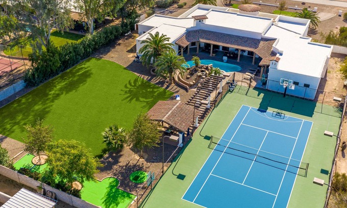 La Tierra Estates Casa | ¡Compuesto familiar que tiene todo para todos!