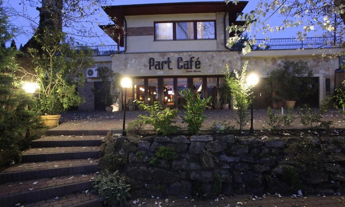 Dunakeszi Casa | Part Cafe Residence