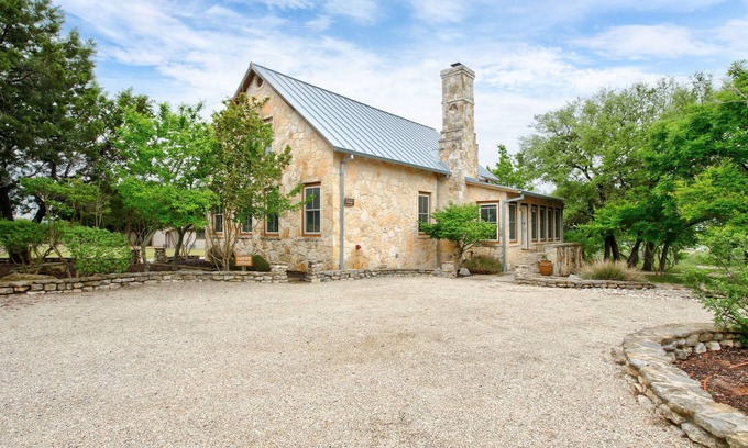 Comfort Casa | Parvin's Cottage at Riven Rock Ranch in Comfort TX