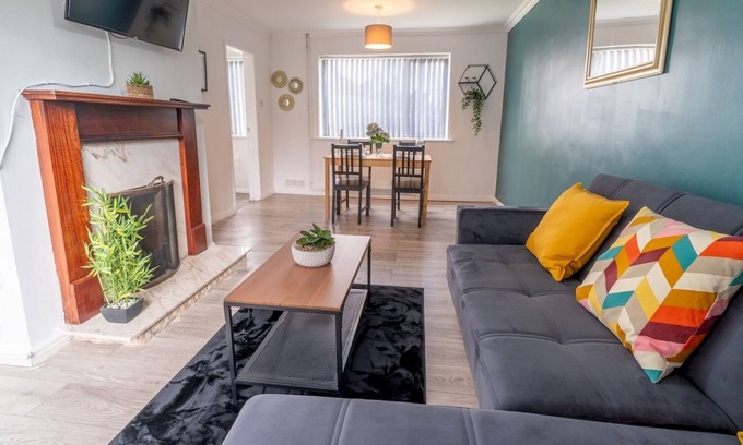 Sutton-in-Ashfield Casa | Pass the Keys | Beautiful 6 Guest Home with free parking