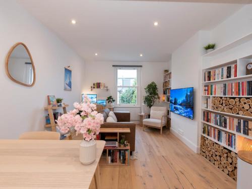 Norbiton Casa | Pass the Keys Beautiful Zen 1 Bed Home free parking - Kingston
