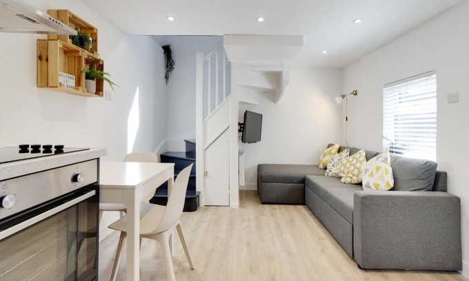 Histon Casa | Pass the Keys 19th Century Barn with Free Parking
