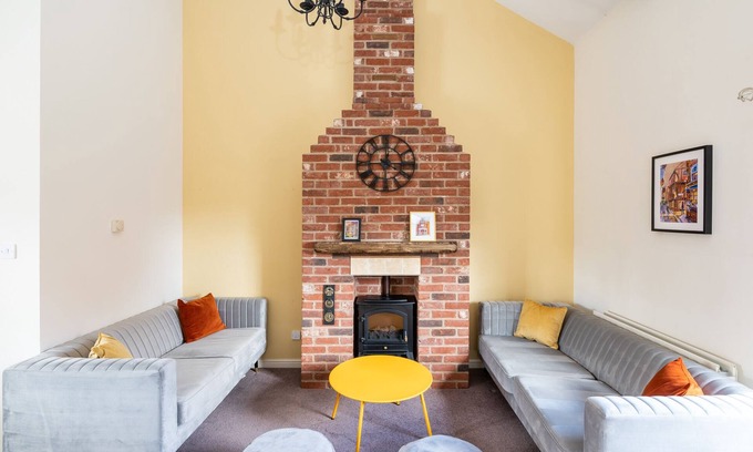 York Casa | Pass the Keys | 20 Hazelnut Grove · Spacious Contemporary 2-Bed House in York