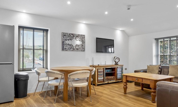 Baycliff Apartamento | Pass the Keys | 3 bed Cottage Above Beautiful Country Pub