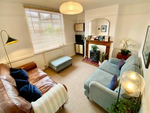 Shrewsbury Casa | Pass the Keys 3 Bedroom home within walking distance of town