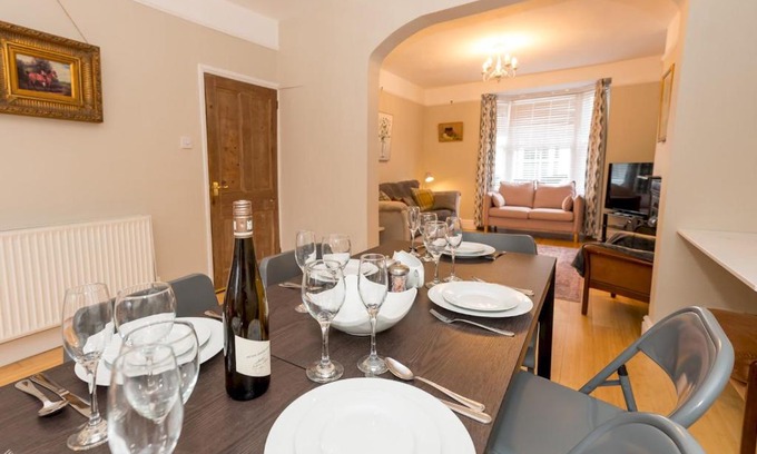Shrewsbury Casa | Pass the Keys 3 Storey Townhouse
