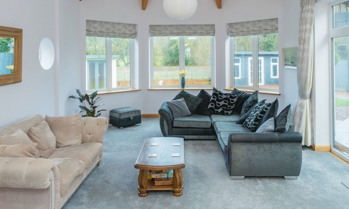 Pontesbury Casa | Pass the Keys | 4 Bedroom, modern, spacious home