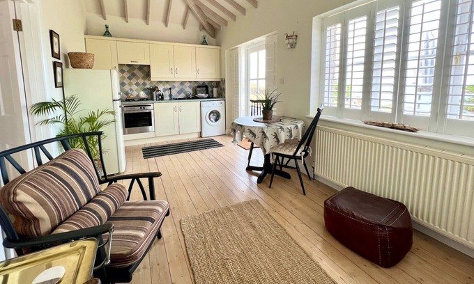 Thurlestone Casa | Pass the Keys | A Peaceful Private Beach House next to the Sea