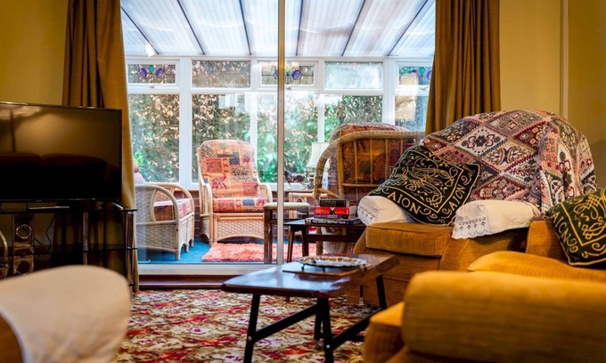 Verwood Casa | Pass the Keys | A quintessentially English home nr the New Forest