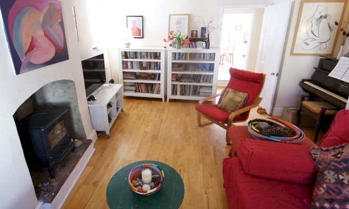 Bradninch Casa | Pass the Keys | Arts and Crafts style cottage in beautiful village