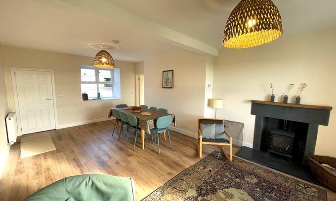 Castle Douglas Casa | Pass the Keys | Beautiful 5BR Rural Cottage with Outstanding Views