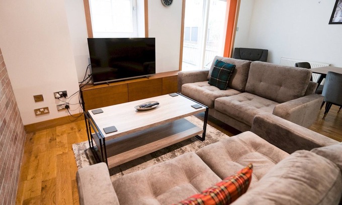 Kelvinbridge Casa | Pass the Keys | Beautiful Unique 3Bed Mews Cottage House
