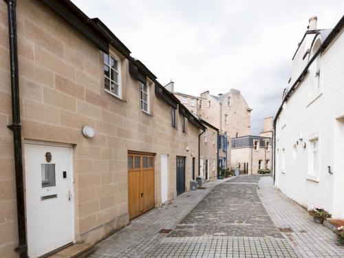 Kelvinbridge Casa | Pass the Keys Beautiful Unique 3Bed Mews Cottage House
