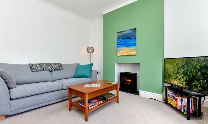 Mumbles Casa | Pass the Keys Beautifully Renovated Mumbles Home with Parking