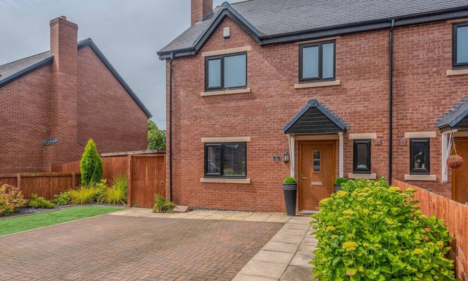 Hinstock Casa | Pass the Keys | Charming Modern Retreat with Private Garden