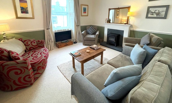 Kirkcudbright Casa | Pass the Keys | Charming 3BR Flat in Beautiful Kirkcudbright