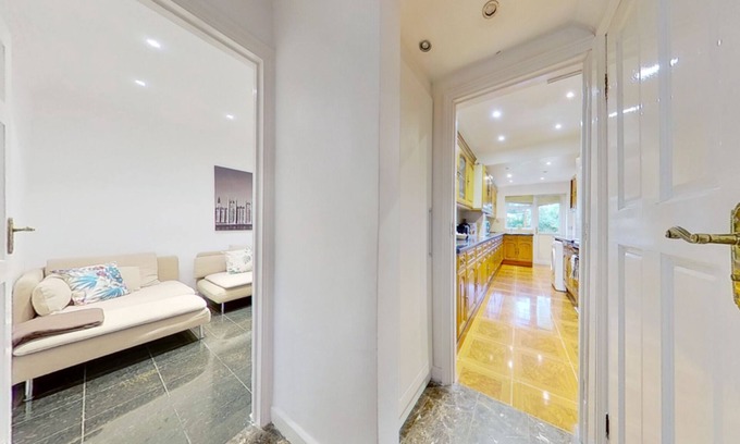 Preston Casa | Pass the Keys | Cheerful 3 bed home in Wembley with free parking