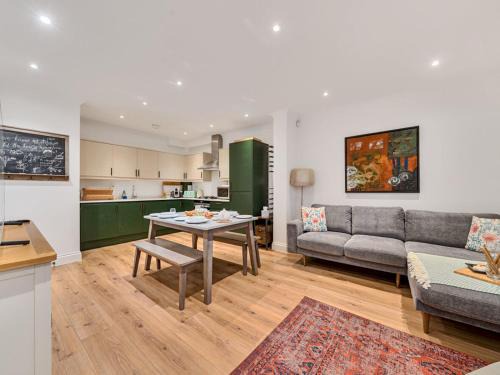 Richmond-upon-Thames Apartamento | Pass the Keys Chic Flat with Bushy Park Views