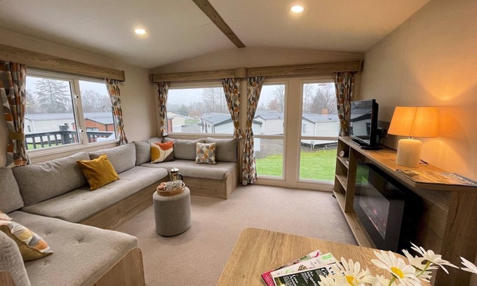 Beattock Casa | Pass the Keys | Cosy 3BR Getaway in Beautiful Country Park