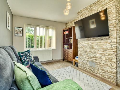 Lincoln Casa | Pass the Keys Dog-Friendly Haven Parking Prime Location