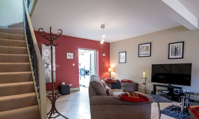 Evesham Casa | Pass the Keys | Elegant Home near Cotswolds
