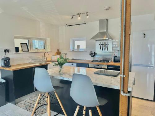 Kidwelly Casa | Pass the Keys Family home walking distance to beach Pet friendly