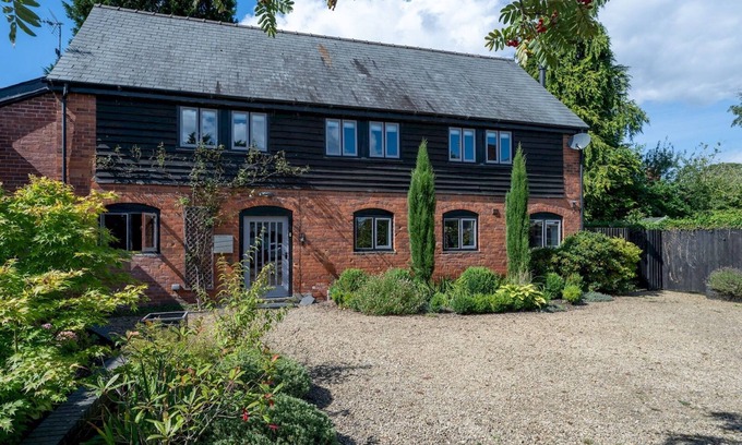 Ashford Bowdler Casa | Pass the Keys | Countryside home 5 minutes from Ludlow