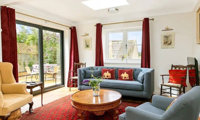 Chipping Norton Casa | Pass the Keys | Cosy Bliss Lodge 5 min walk to Chipping Norton